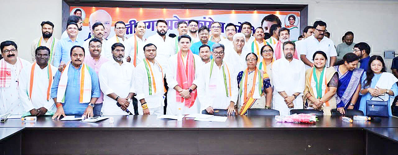कांग्रेस संगठन में खींचतान, जिला अध्यक्षों ने मांगी अधिक भूमिका