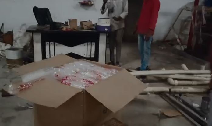 देखें VIDEO : प्लास्टिक डिस्पोजल फैक्ट्री पर केंद्रीय टीम की दबिश, बाजार में हड़कंप 