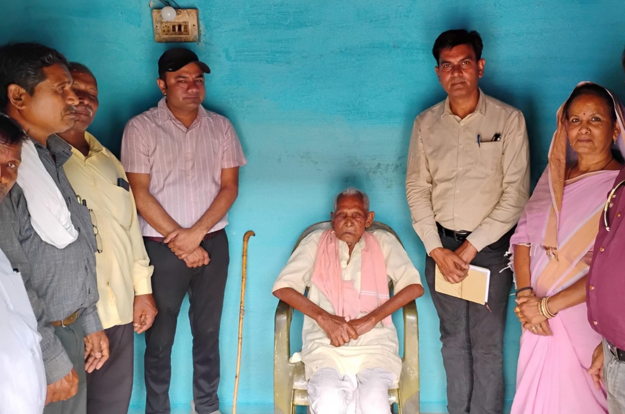 ज्ञानभारतम अभियान में तुमान गांव का महत्व समझाया शतक पार बुजुर्गों ने