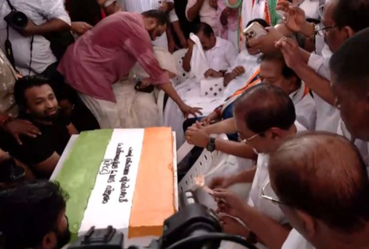 केरल में यूडीएफ की महत्वपूर्ण बढ़त पर कांग्रेस ने जश्न मनाया