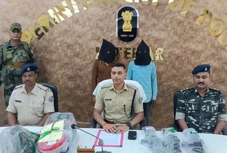 झारखंड के लातेहार में पुलिस के स्पेशल ऑपरेशन 'ड्रैगन-228' में नक्सलियों को लगा झटका, दो उग्रवादी गिरफ्तार 