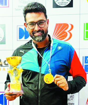 पुरुष युगल वर्ग में शानदार प्रदर्शन से संतोष को स्वर्ण