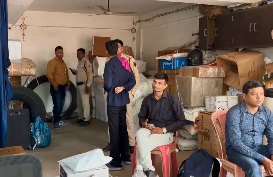 ट्रैवल्स दफ्तर पर डीआरआई की दबिश, भारी नकदी मिलने की चर्चा