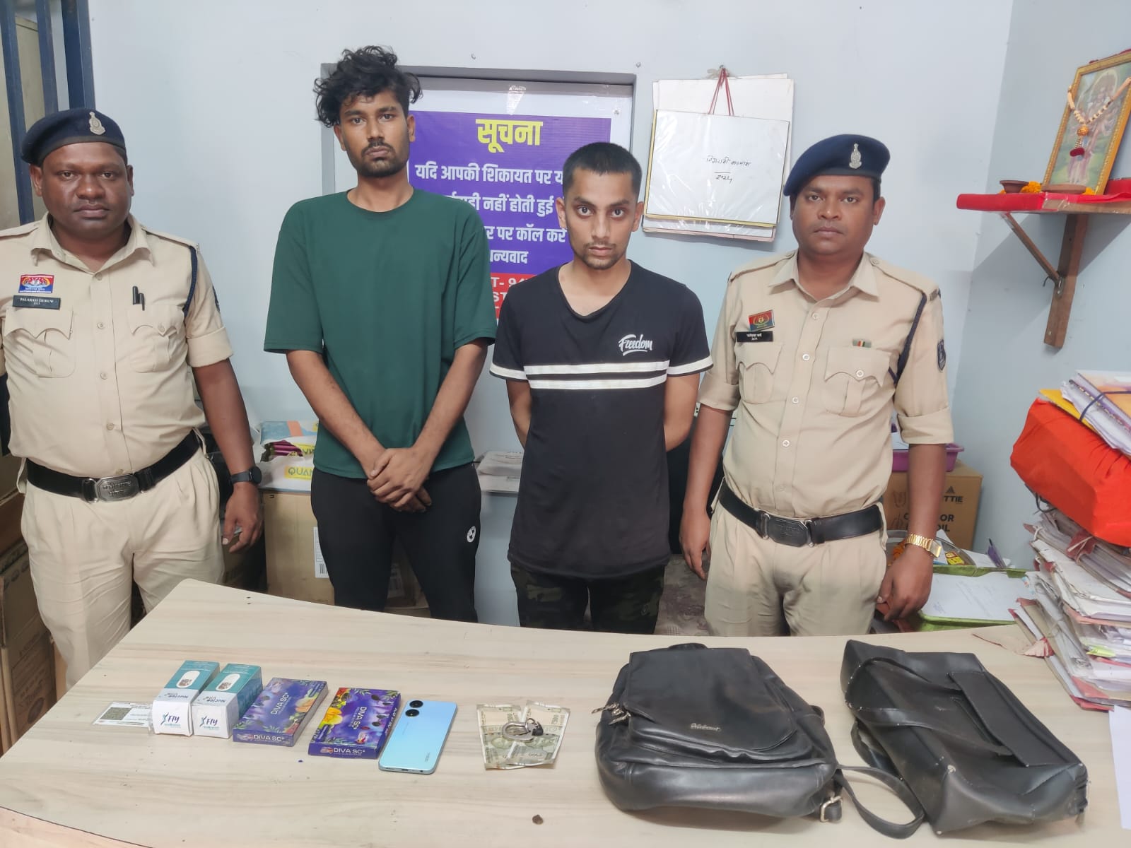 बाइक सवार पर्स स्नेचर दो लुटेरे गिरफ्तार, डीडी नगर,पुरानी बस्ती में वारदात कर चुके थे 