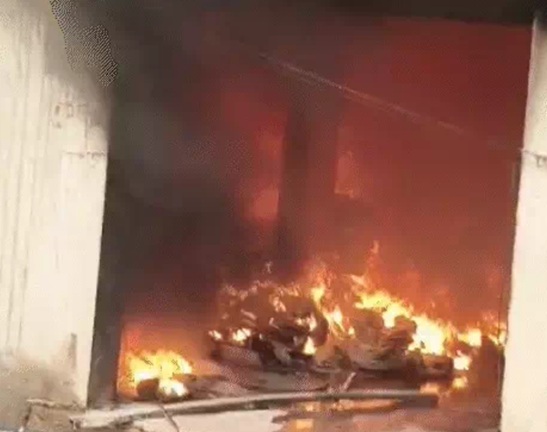 मंगला के अपार्टमेंट में भीषण आग, पूरा घर जलकर तबाह