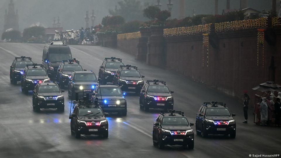 प्रधानमंत्री ने अपने काफिले के वाहनों की संख्या कम की, कई मुख्यमंत्रियों ने भी अमल किया