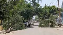 यूपी में आंधी-तूफ़ान और बारिश से 104 लोगों की मौत, पूर्वांचल सबसे ज़्यादा प्रभावित