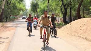 मोदी ईंधन अपील : उप्र में कहीं साइकिल से तो कहीं पैदल दफ्तर पहुंचे अधिकारी