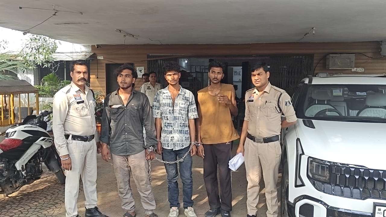 कमल विहार इलाके में लूट के 3 युवक गिरफ्तार 