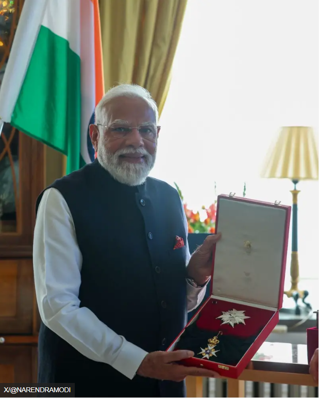 पीएम मोदी को मिला स्वीडन का सर्वोच्च सम्मान
