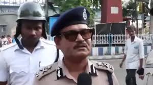 पश्चिम बंगाल: कोलकाता में पुलिस पर पत्थरबाज़ी, अधिकारी ने क्या बताया