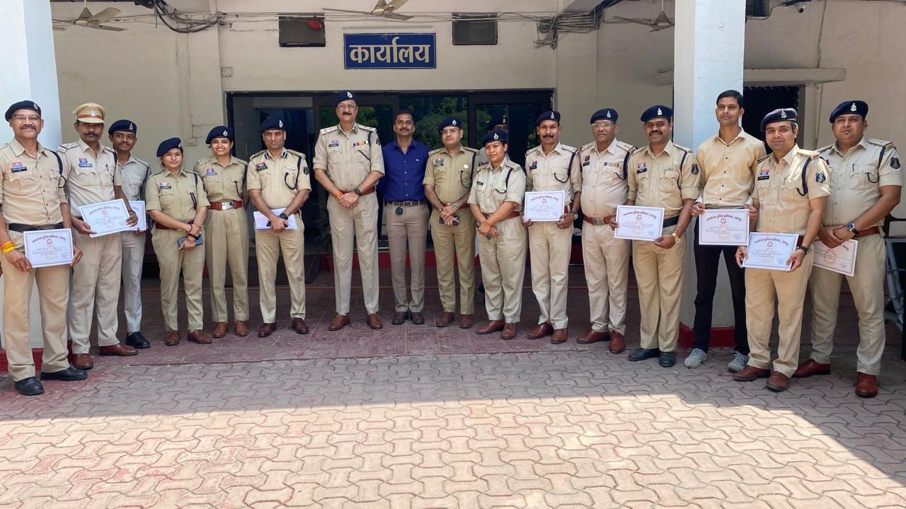 क्राइम डिटेक्शन में सफल, 70 पुलिस अधिकारी/कर्मचारी हुए सम्मानित