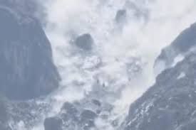 उत्तराखंड के बद्रीनाथ के पास कंचनगंगा क्षेत्र में हिमस्खलन, प्रशासन ने क्या बताया