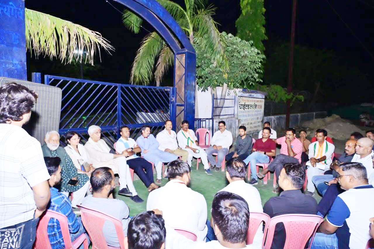 कांग्रेस नेता पर प्रकरण दर्ज करने का मामला : कांग्रेस का प्रदर्शन जारी