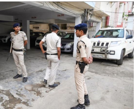 आय से अधिक संपत्ति जमा करने के आरोप में ईओयू ने बीडीओ के ठिकानों पर मारा छापा