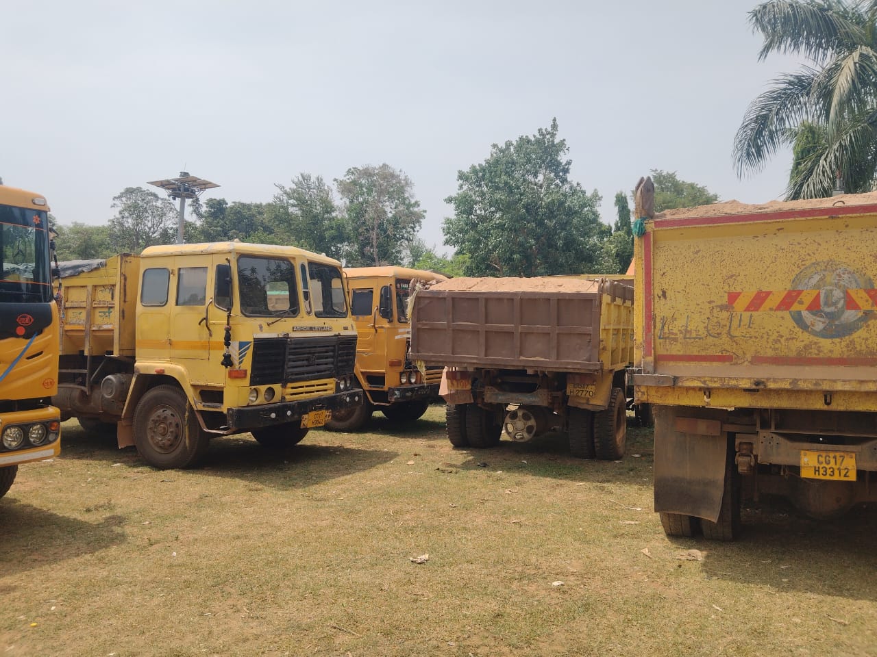 अवैध परिवहन करते 6 वाहन जब्त