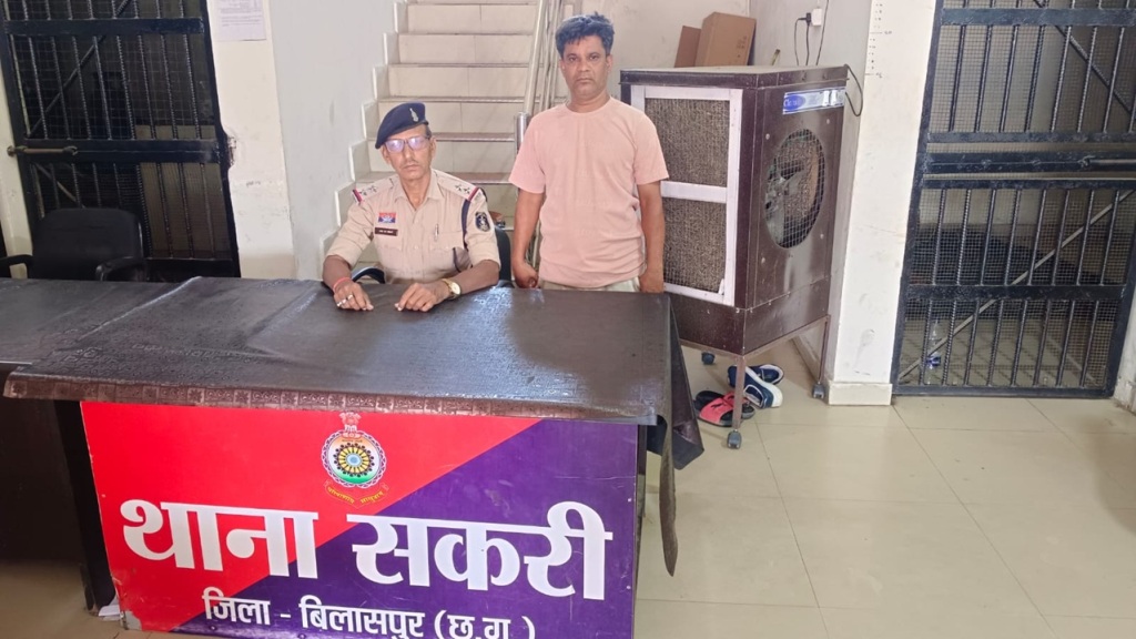 पत्नी के प्रेम संबंध से त्रस्त शिक्षक ने युवक को गला घोंटकर मार डाला, नाबालिग बेटे ने दिया साथ