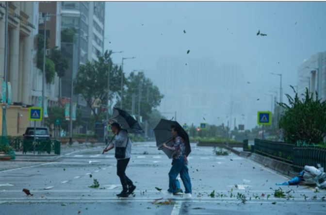 जापान: क्यूशू की ओर बढ़ रहा 'जांगमी' तूफान, ओकिनावा में दस से ज्यादा लोग घायल, सैकड़ों फ्लाइट कैंसिल 