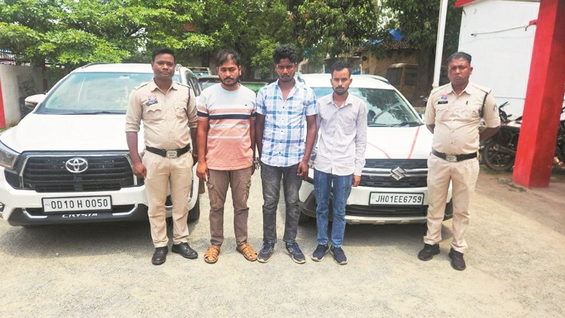 3 सौ किलो गांजा संग 3 तस्कर गिरफ्तार