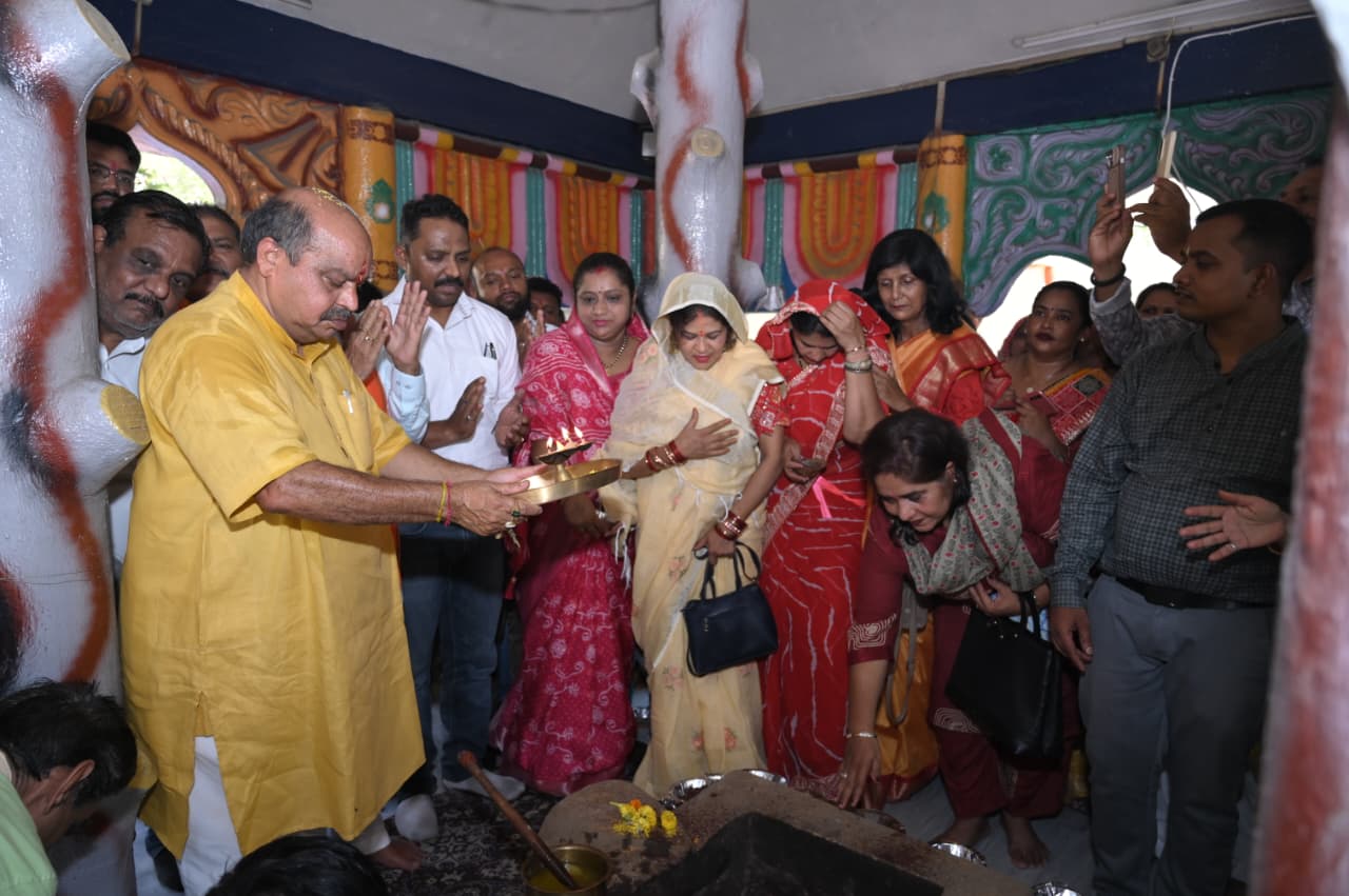प्रमं मोदी  के 12 स्वर्णिम वर्षों पर जगन्नाथ मंदिर में विशेष पूजा, यज्ञ एवं 12 पंडितों का सम्मान