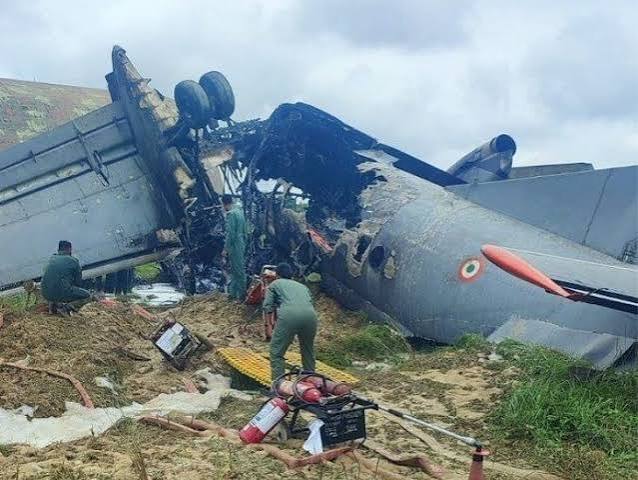 असम के जोरहट में लैंडिंग के दौरान वायुसेना का विमान क्रैश