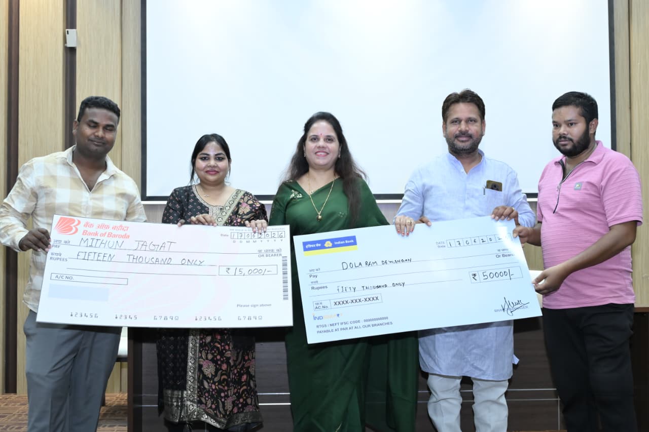 पीएम स्वनिधि महोत्सव पथ विक्रेताओं को मिला सम्मान एवं योजनाओं की जानकारी