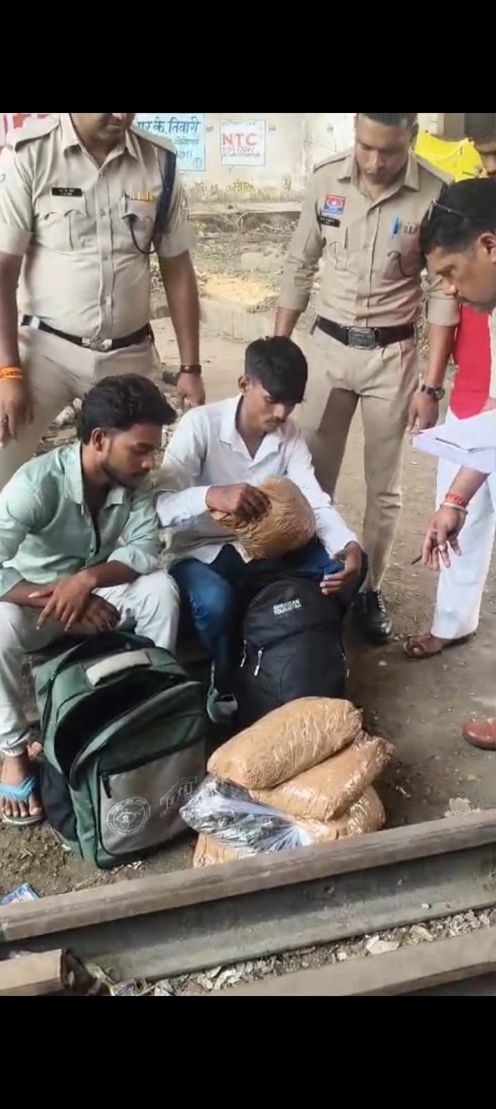 पौने 7 लाख के 13 किलो से अधिक गांजे के साथ 3 गिरफ्तार 