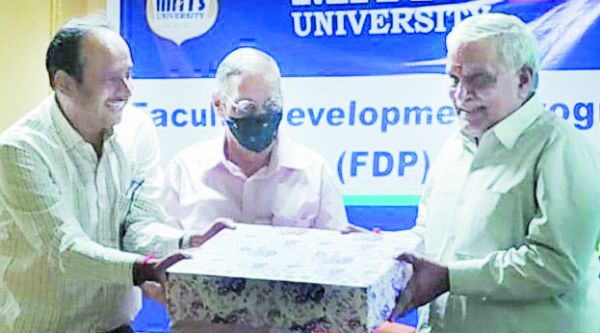 मैट्स यूनिवर्सिटी में फैकल्टी डेवलपमेंट प्रोग्राम, विद्यार्थियों को नैतिक शिक्षा भी जरूरी-शुक्ल