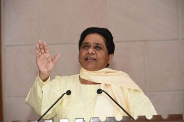 मायावती का कांग्रेस पर तंज, बोली-भाजपा की तरह प्रियंका कर रही लोकलुभावन वादे