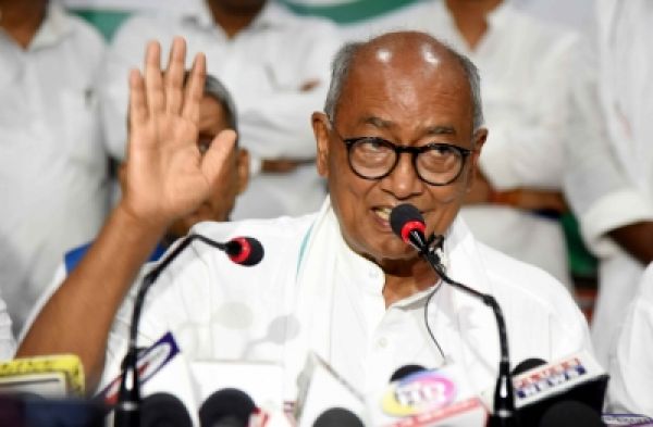 उपचुनाव प्रचार में दिग्विजय की दूरी चर्चा का विषय बनी