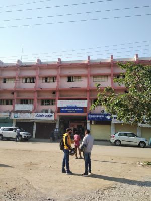 घर के दरवाजे छोटे पर दिल बड़े थे...