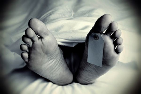 दमोह के जिला अस्पताल के बाहर मरीज ने दम तोड़ा