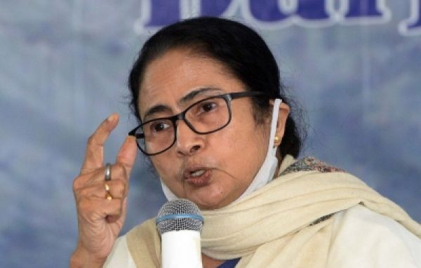 भाजपा ने मुझे रोम जाने, पोप से मिलने की इजाजत क्यों नहीं दी : ममता