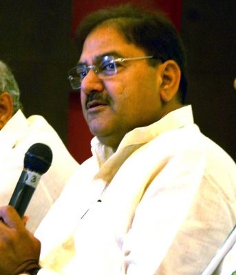 हरियाणा उपचुनाव में इनेलो प्रमुख अभय चौटाला आगे 