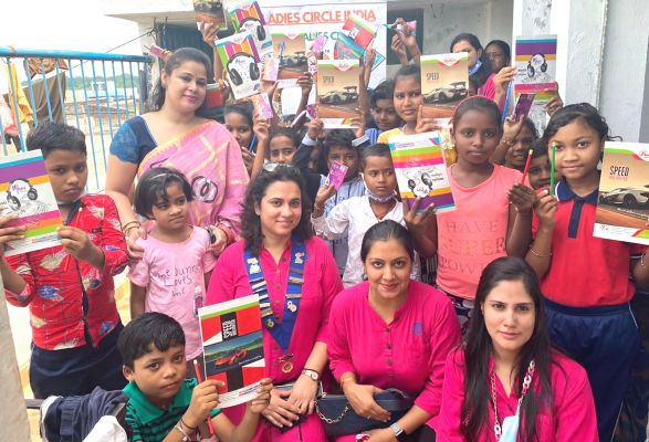 रायपुर लेडीज सर्किल 90, रायपुर राउंड टेबल 169 ने 50 बच्चों को पुस्तकें और स्टेशनरी सामग्री देकर बनाया सक्षम