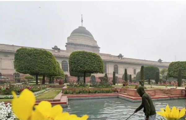 राष्‍ट्रपति भवन की सुरक्षा में गंभीर चूक, रात के समय नशे में धुत लड़का-लड़की घुसे, काफी देर बाद किया गया अरेस्‍ट