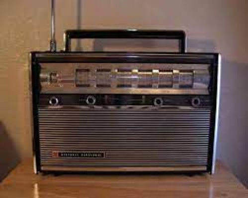 भारत में रेडियो सेवा कब शुरू हुई?