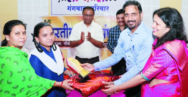 भारतीय जैन संगठना और गंगवाल परिवार द्वारा प्रतिभावान बच्चों का सम्मान