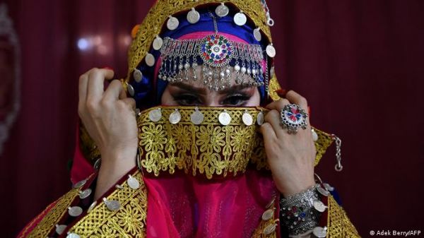 तालिबान ने दिया महिला एक्टर वाले प्रोग्राम ना दिखाने का निर्देश