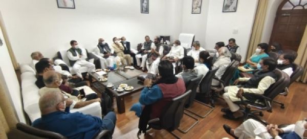 राज्य सभा सांसदों का निलंबन, केंद्रीय मंत्री प्रल्हाद जोशी ने सोनिया गांधी से पूछा सवाल