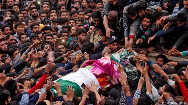 कश्मीर में उग्रवादियों के शव क्यों नहीं लौटा रही भारतीय सेना