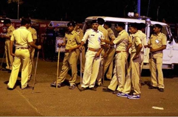 गुजरात में कार-ट्रक टक्कर में तीन महिलाओं की मौत, गाड़ी चला रही महिला घायल