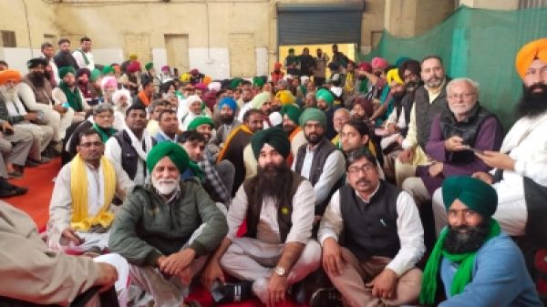 किसानों की मांग पर केंद्र से मिला लिखित दस्तावेज, एसकेएम बैठक शुरू