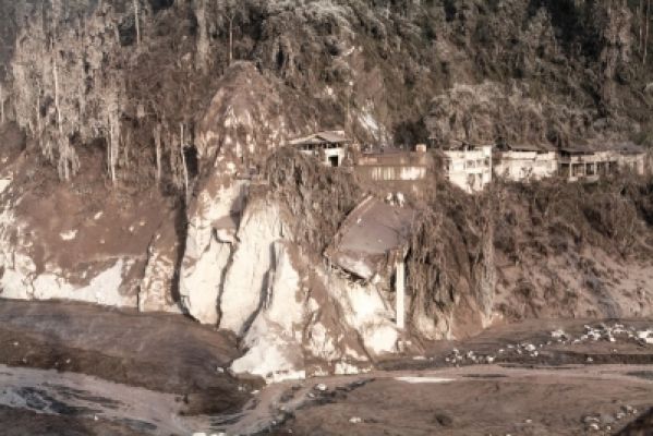 इंडोनेशिया के माउंट सेमेरु विस्फोट से मरने वालों की संख्या 45 तक पहुंची