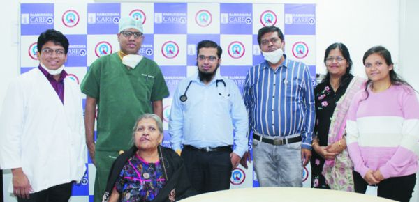 78 वर्षीय कैंसर पीड़िता को डॉ. संदीप दवे ने दिलाया भरोसा, रामकृष्ण केयर अस्पताल में मिला नया जीवन