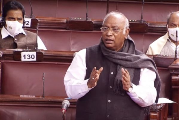 सरकार सदन को बाधित करने के लिए विपक्ष को उकसा रही है : खड़गे