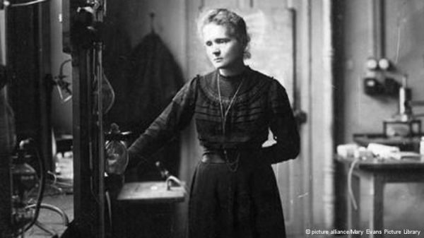 रेडियम की खोज किसने की थी?