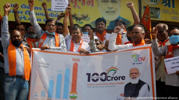 वैक्सीन सर्टिफिकेट से मोदी की फोटो हटवाने के लिए कोर्ट जाना भारी पड़ा