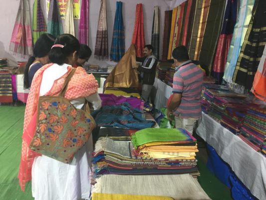 छत्तीसगढ़ हाथकरघा के कोसा एवं कॉटन वस्त्रों की भारी मांग