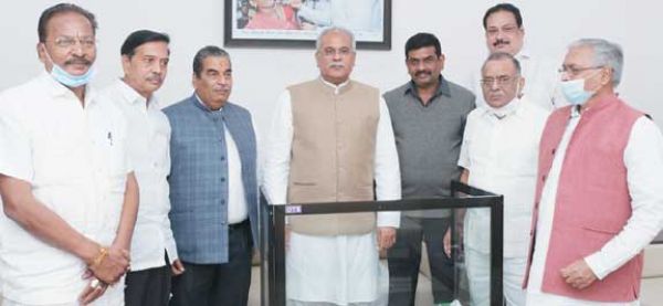 रविवि में लैब प्रारंभ व साहूकारी लाइसेंस की तकनीकी खामियों को दूर करने की मांग